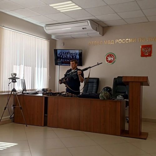 Лаишевские девятиклассники примерили экипировку полицейских