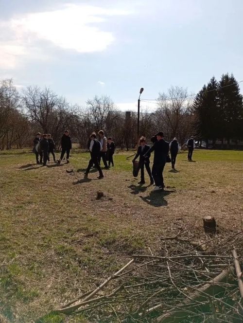 Подростки Лаишевского района поддерживают чистоту родного села