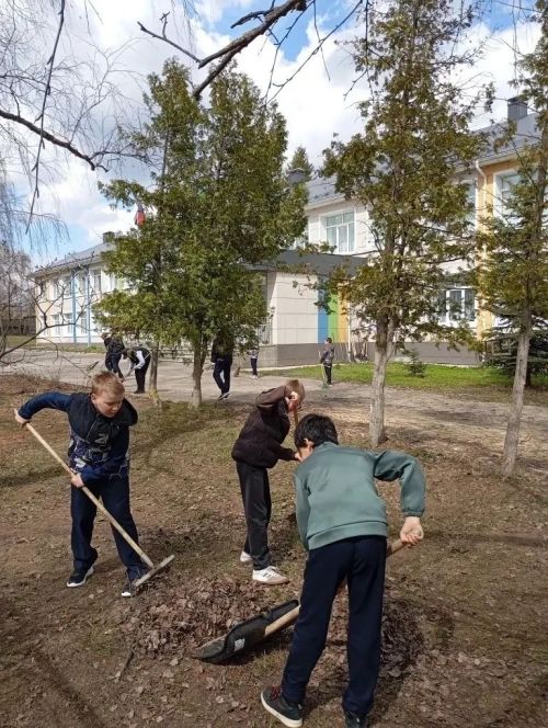 Подростки Лаишевского района поддерживают чистоту родного села