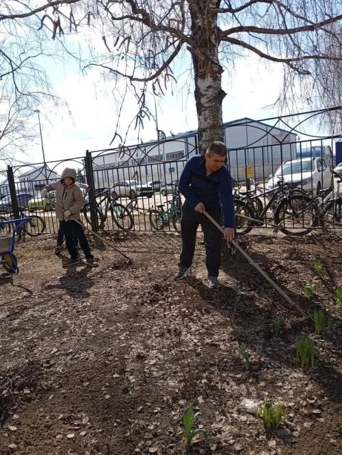 Подростки Лаишевского района поддерживают чистоту родного села