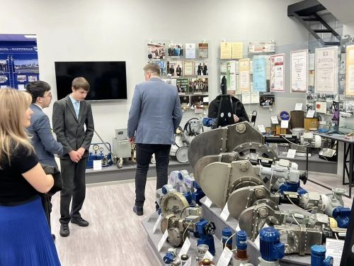 Старшеклассники Лаишевского района познакомились с производством станков
