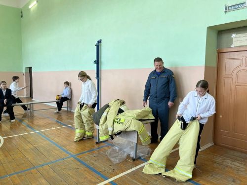 Учащиеся Лаишевского района соревновались в сборе боевого комплекта пожарного