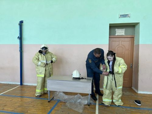 Учащиеся Лаишевского района соревновались в сборе боевого комплекта пожарного