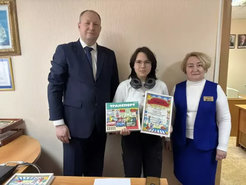 В редакции газеты «Камская новь» поздравили победителей районного конкурса детского творчества, посвящённого безопасности на дороге.