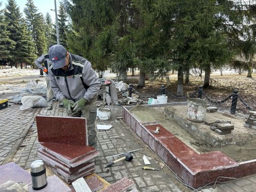 В Лаишево началось обновление памятника труженикам тыла