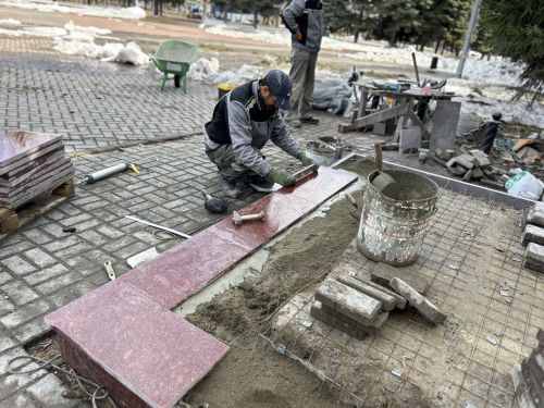 В Лаишево началось обновление памятника труженикам тыла
