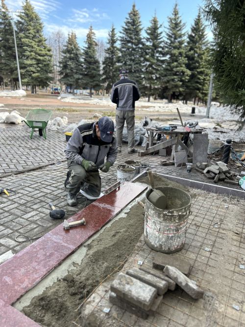 В Лаишево началось обновление памятника труженикам тыла
