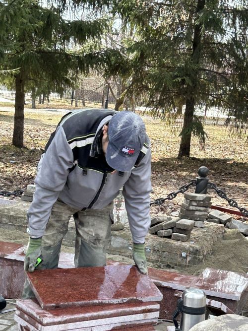 В Лаишево началось обновление памятника труженикам тыла