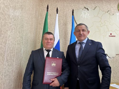 На «Деловом понедельнике» Глава Лаишевского района вручил награды выдающимся спортсменам