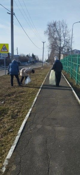 В Лаишево чистота начинается не с трибуны, а с метлы в руках