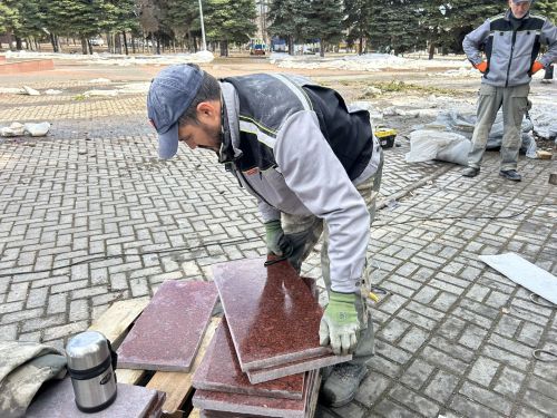 В Лаишево началось обновление памятника труженикам тыла