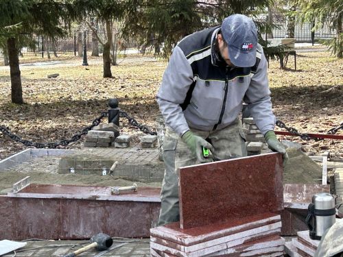 В Лаишево началось обновление памятника труженикам тыла