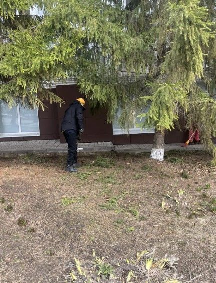 В Лаишево чистота начинается не с трибуны, а с метлы в руках