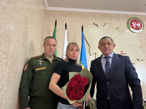 В Лаишево глава района вручил награды семьям погибших в СВО героев