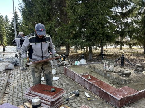 В Лаишево началось обновление памятника труженикам тыла