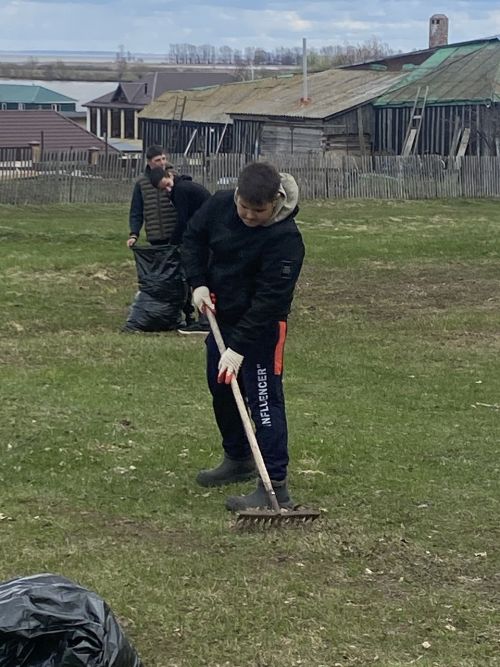 Весенние праздники в Лаишевском районе встречают генеральной уборкой