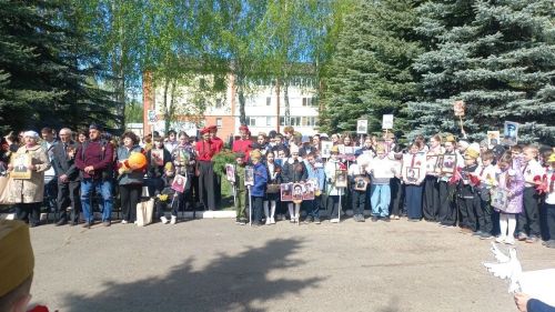 Ученики Габишевской школы почтили память героев в День Победы