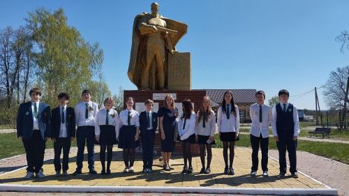 В память о погибших бойцах в Лаишевском районе высадили аллею туй