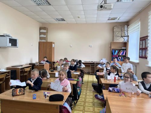 Дом, где живёт семья: в 3-й школе отметили День семьи вместе с ЗАГС
