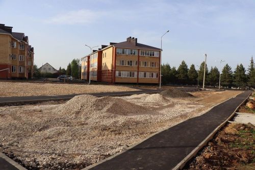 «Безнең ишегалды» программасы Лаешның йорт алды территорияләрен яңарта