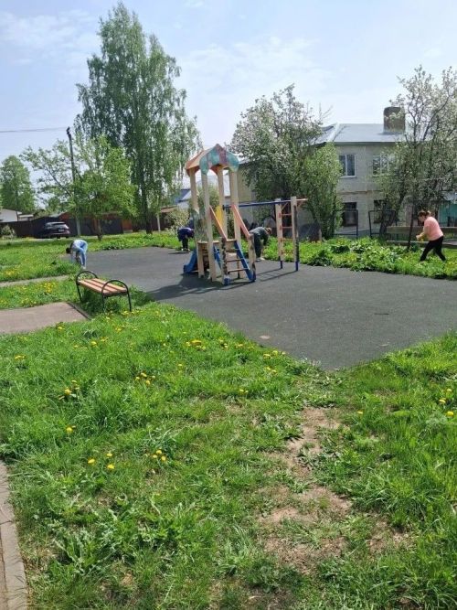 Субботники в детских садах Лаишева