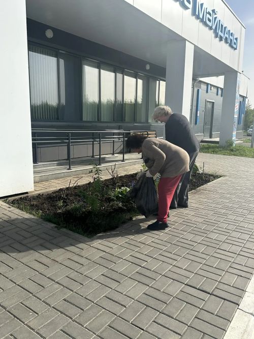 Весенний субботник: сотрудники ГБУ «Комплекс 52» и Ледовой арены в Лаишево наводят порядок