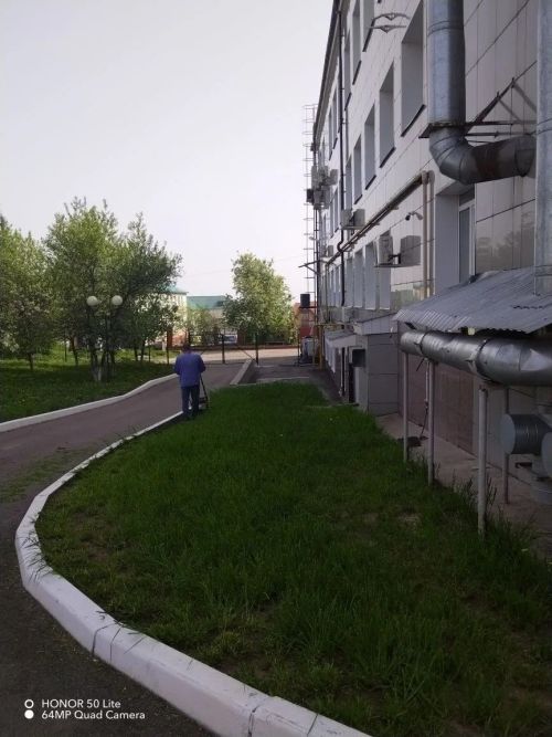 Весенний субботник: сотрудники ГБУ «Комплекс 52» и Ледовой арены в Лаишево наводят порядок