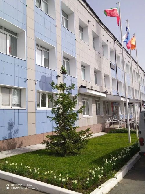 Весенний субботник: сотрудники ГБУ «Комплекс 52» и Ледовой арены в Лаишево наводят порядок