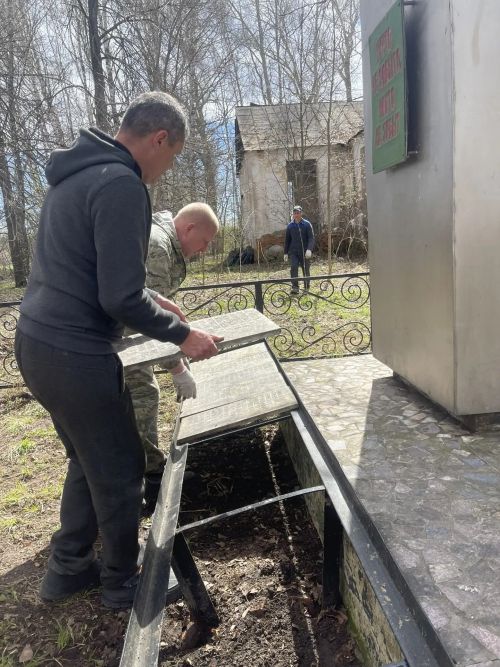 Подготовка к 9 мая в Емельяново: вместе за чистоту и зелёное будущее!