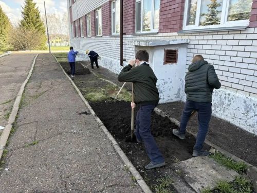 Лаеш районында Беренче майны хезмәт десанты белән каршы алдылар