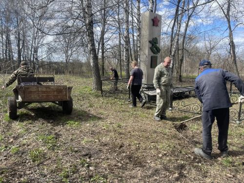 Подготовка к 9 мая в Емельяново: вместе за чистоту и зелёное будущее!