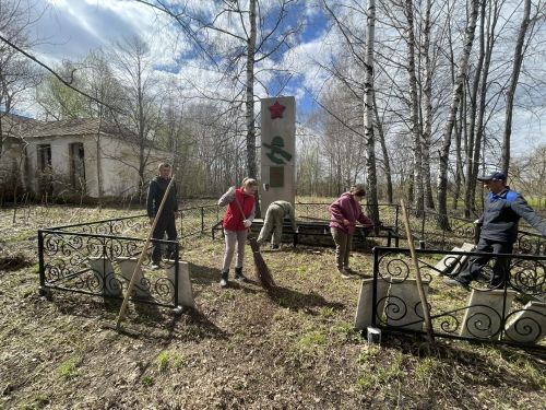 Подготовка к 9 мая в Емельяново: вместе за чистоту и зелёное будущее!