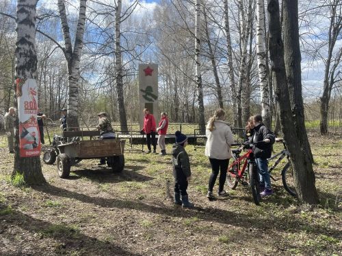 Подготовка к 9 мая в Емельяново: вместе за чистоту и зелёное будущее!