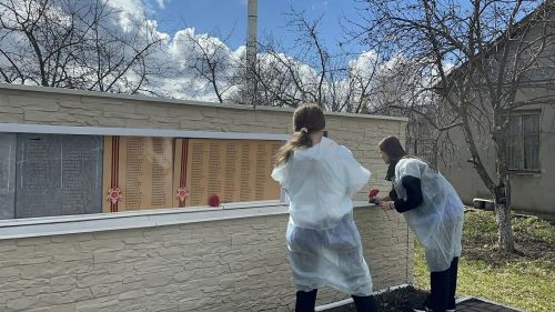 Команда «Движения Первых» Лаишевского района наводит порядок на подшефной территории