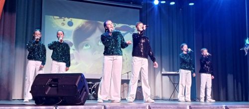 Музыкальный полет: состоялся яркий отчет детских вокальных студий «Королёк» и «Колибри»