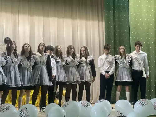 Последний звонок в селе Среднее Девятово