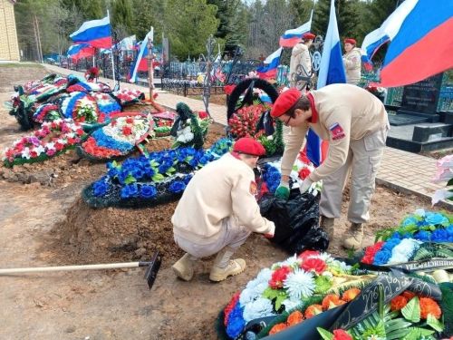 Лаишевские юнармейцы заботятся о могилах павших героев