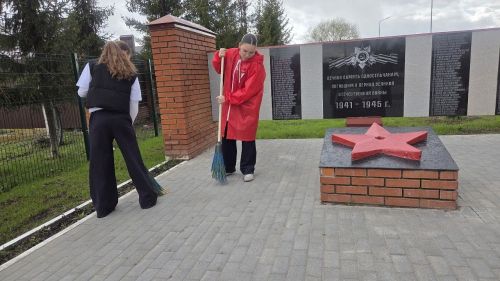Активисты Лаишевского района провели уборку «Аллеи Славы»