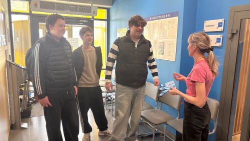 Лаишевцам на Первомай дарили платочки