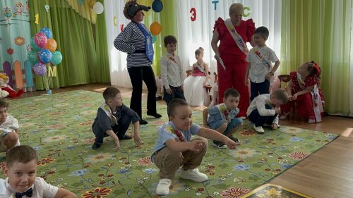 Выпускной в детском саду «Берёзка»: дошколята делают первый шаг во взрослую жизнь