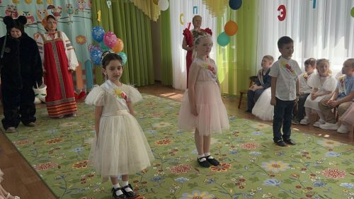 «Каенкай» балалар бакчасында чыгарылыш кичәсе: нәниләр зур тормышка беренче адым ясый!