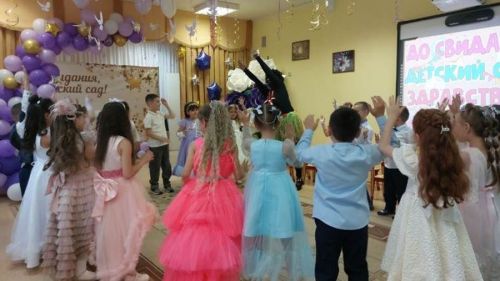 Хәерле юл сезгә, нәниләр! «Бәхетле нәни» бакчасында «Семицветики» төркеме канат кага!
