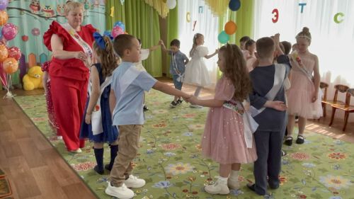 «Каенкай» балалар бакчасында чыгарылыш кичәсе: нәниләр зур тормышка беренче адым ясый!