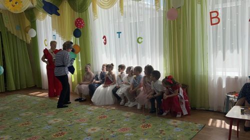 «Каенкай» балалар бакчасында чыгарылыш кичәсе: нәниләр зур тормышка беренче адым ясый!