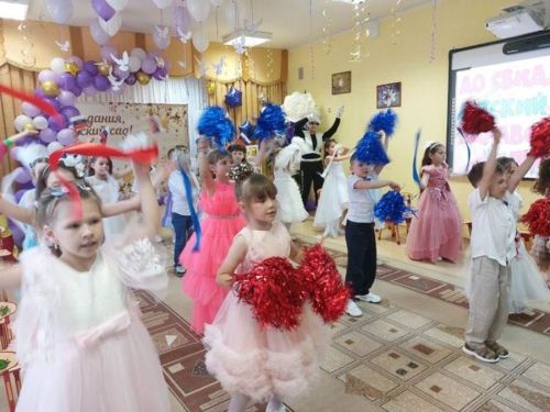 Хәерле юл сезгә, нәниләр! «Бәхетле нәни» бакчасында «Семицветики» төркеме канат кага!
