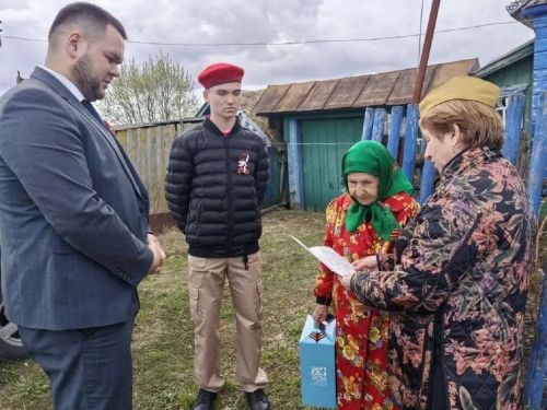 Юнармейцы Лаишевского района поздравили детей войны с Днем Победы