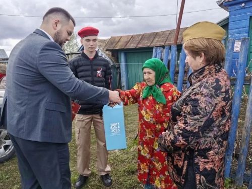 Юнармейцы Лаишевского района поздравили детей войны с Днем Победы