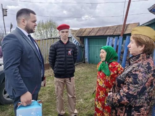 Юнармейцы Лаишевского района поздравили детей войны с Днем Победы