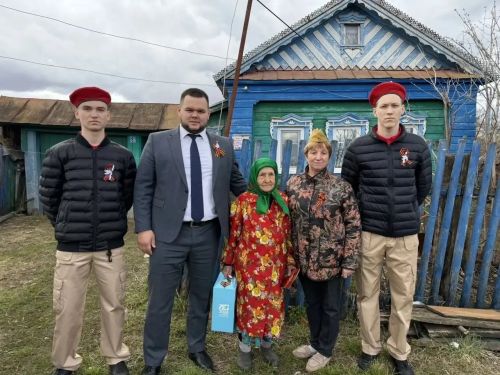 Юнармейцы Лаишевского района поздравили детей войны с Днем Победы