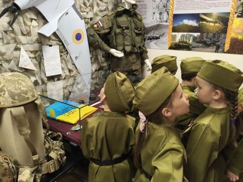 Вакыт аша: яшь артистларның маршы ничек батырлык юлына әверелде